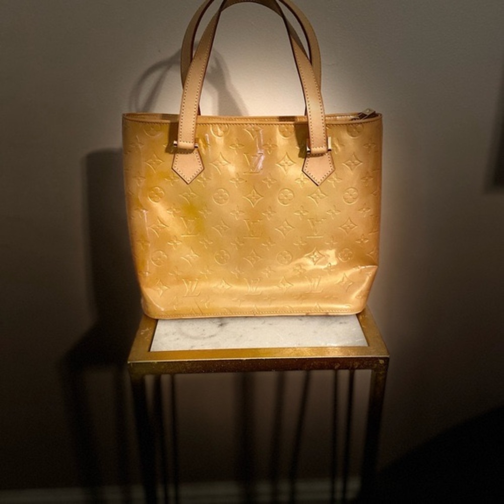 Authentic Louis Vuitton Vernis (yellow) handbag - Picture 3 of 8